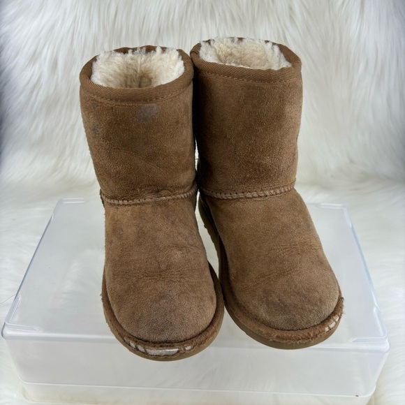 UGG WINTER BOOTS SIZE 10 TODDLER - Picture 1 of 13